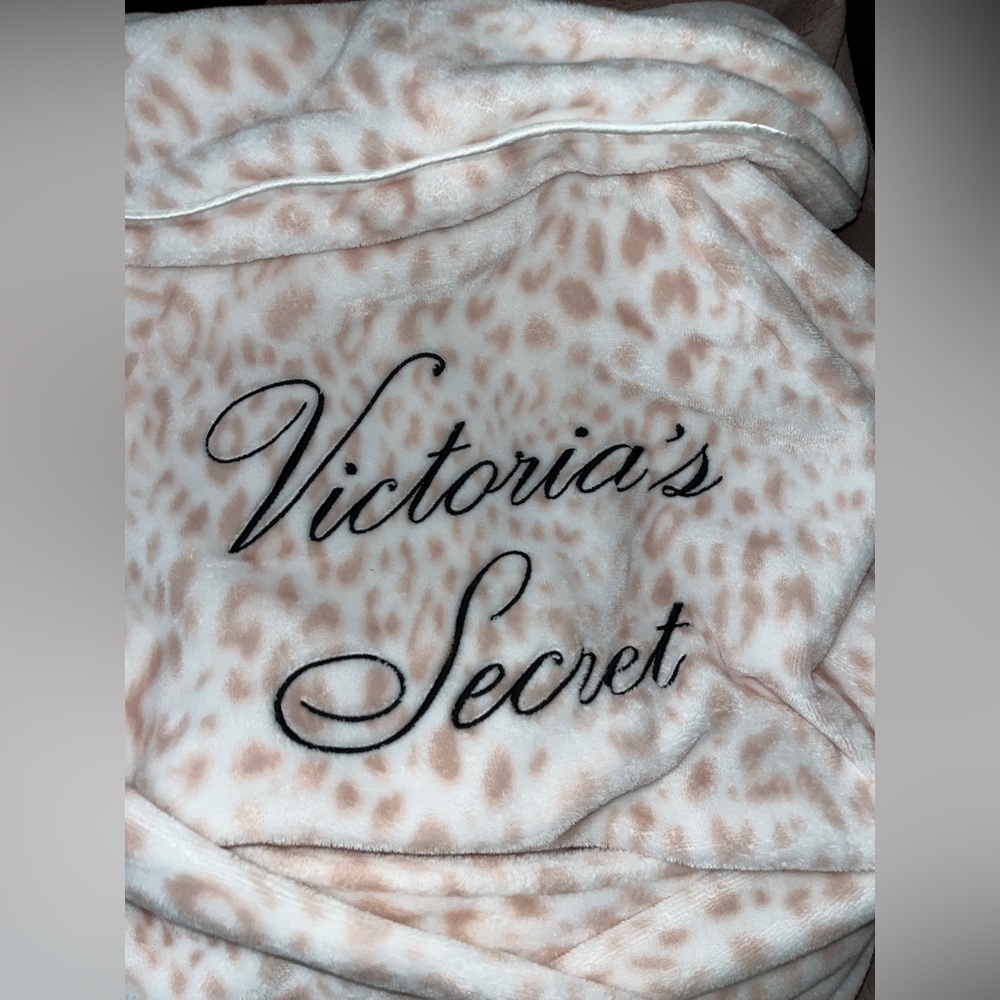 Brand new, VS robe